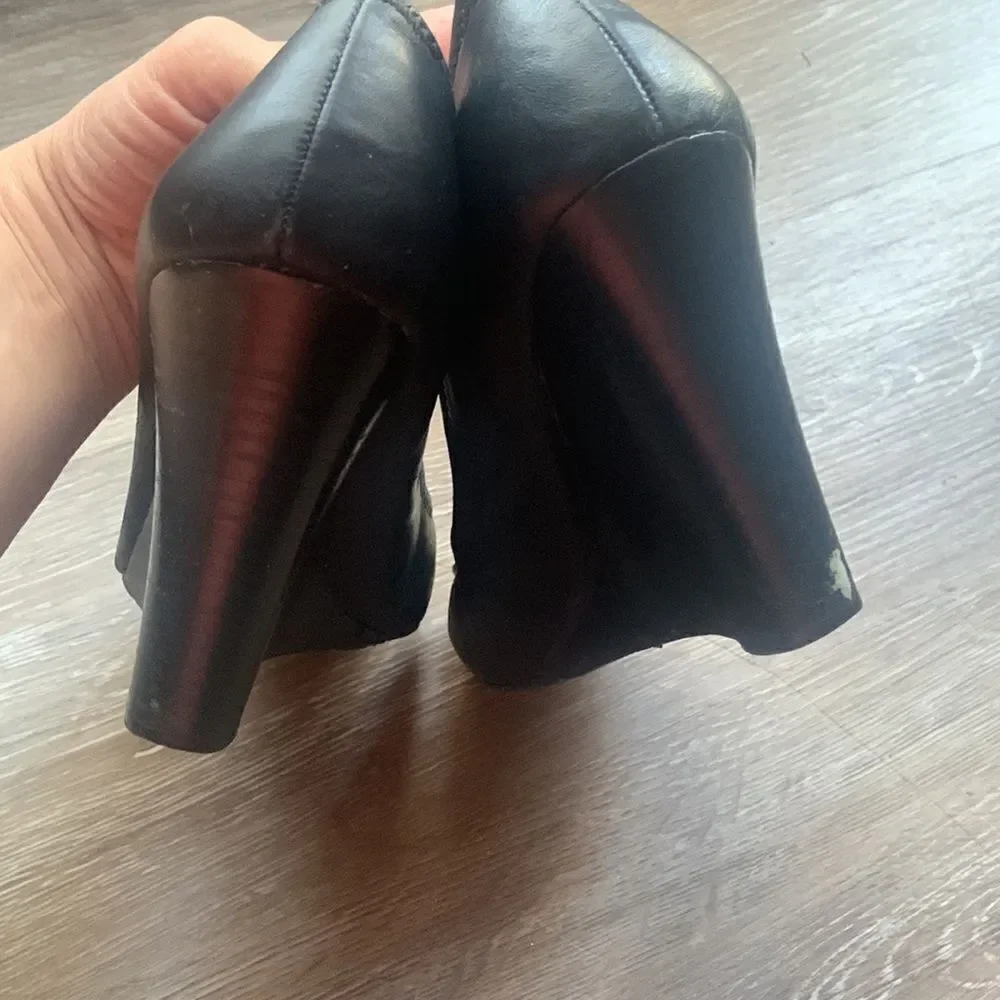 Bcbg generation black wedge heels size 8 1/2 GUC ❤️